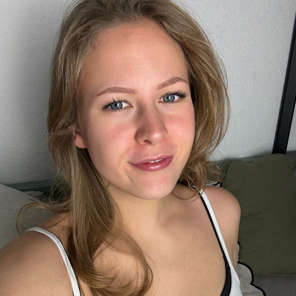 Julia profile portrait